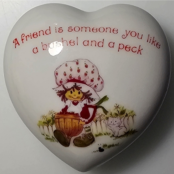 Strawberry Shortcake Ceramic Heart-Shaped Trinket Box - Picture 11 of 12